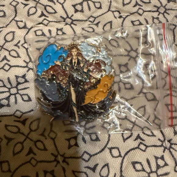 SKYSHADE ISLA ENAMEL PIN ALEX ASTER BARNES AND NOBLE EXCLUSIVE - Picture 2 of 3